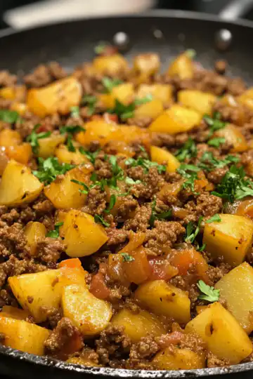 oneskillet ground beef and potatoes so simple tasty taken with iphone 15 pro max --iw 2 --ar 4:5 --v 6.1 --raw